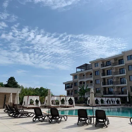 Апартамент Valencia Gardens Deluxe Несебър