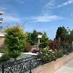 Valencia Gardens Deluxe Apartment