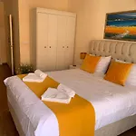 Valencia Gardens Deluxe Apartment *