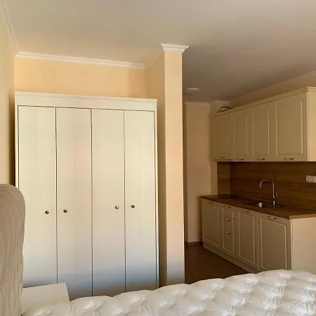 Valencia Gardens Deluxe נסבר