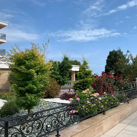 Valencia Gardens Deluxe Apartment