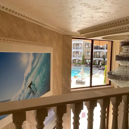 Valencia Gardens Deluxe נסבר