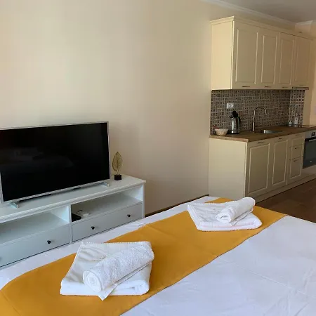 Valencia Gardens Deluxe Apartment *