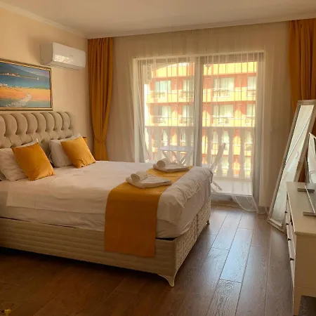Valencia Gardens Deluxe Apartment *
